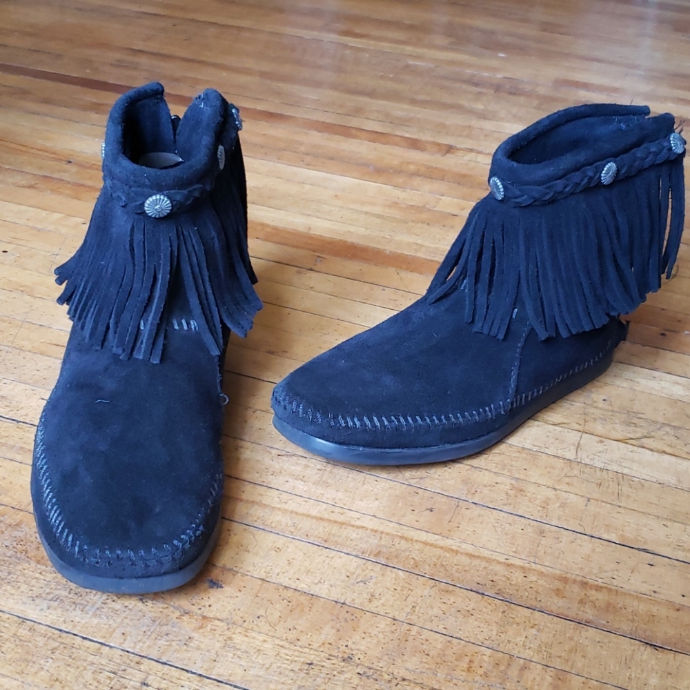 299 Minnetonka Moccasins